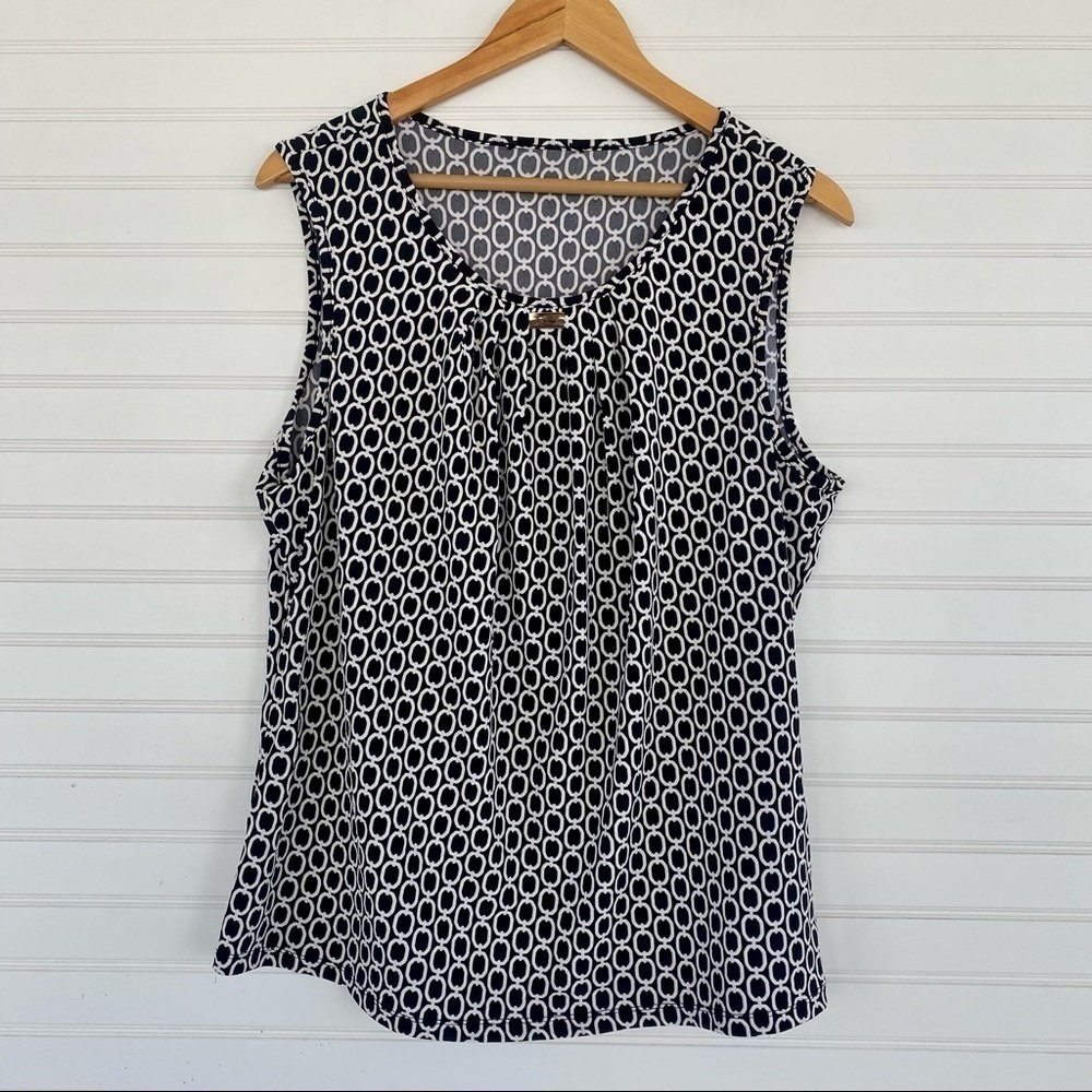 Sleeveless dressy top Size Large